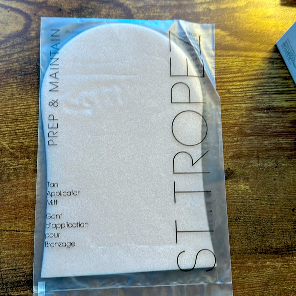 St. Tropez Velvet Tanning Mitt